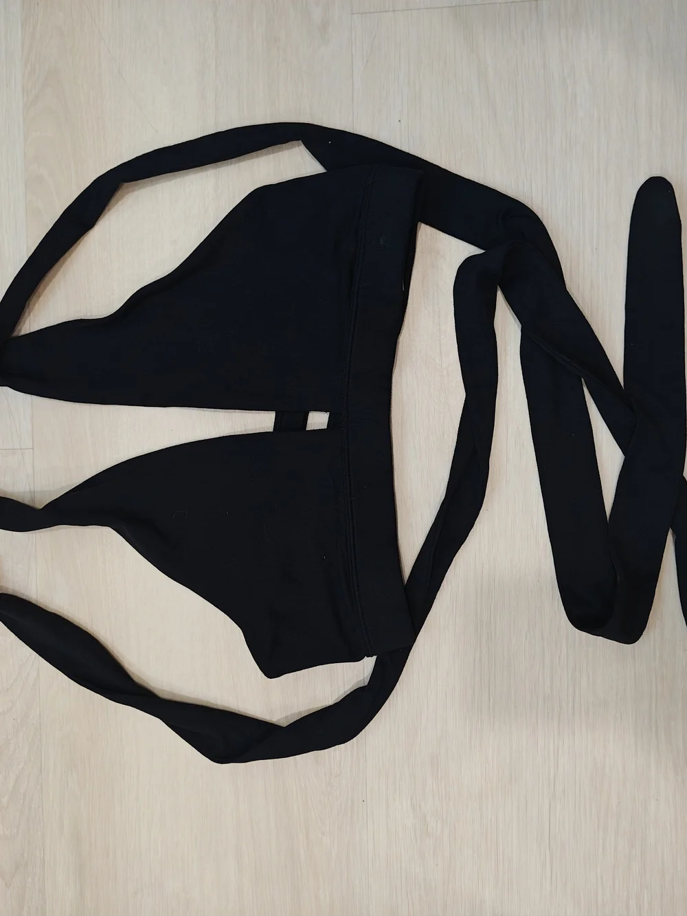 ALO Yoga Black Triangle Wrap Bandeau
